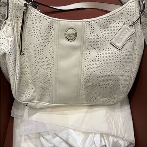 Coach White Leather Shoulder Bag with Textured Design